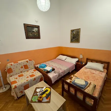 旅馆 The Gates 2 *